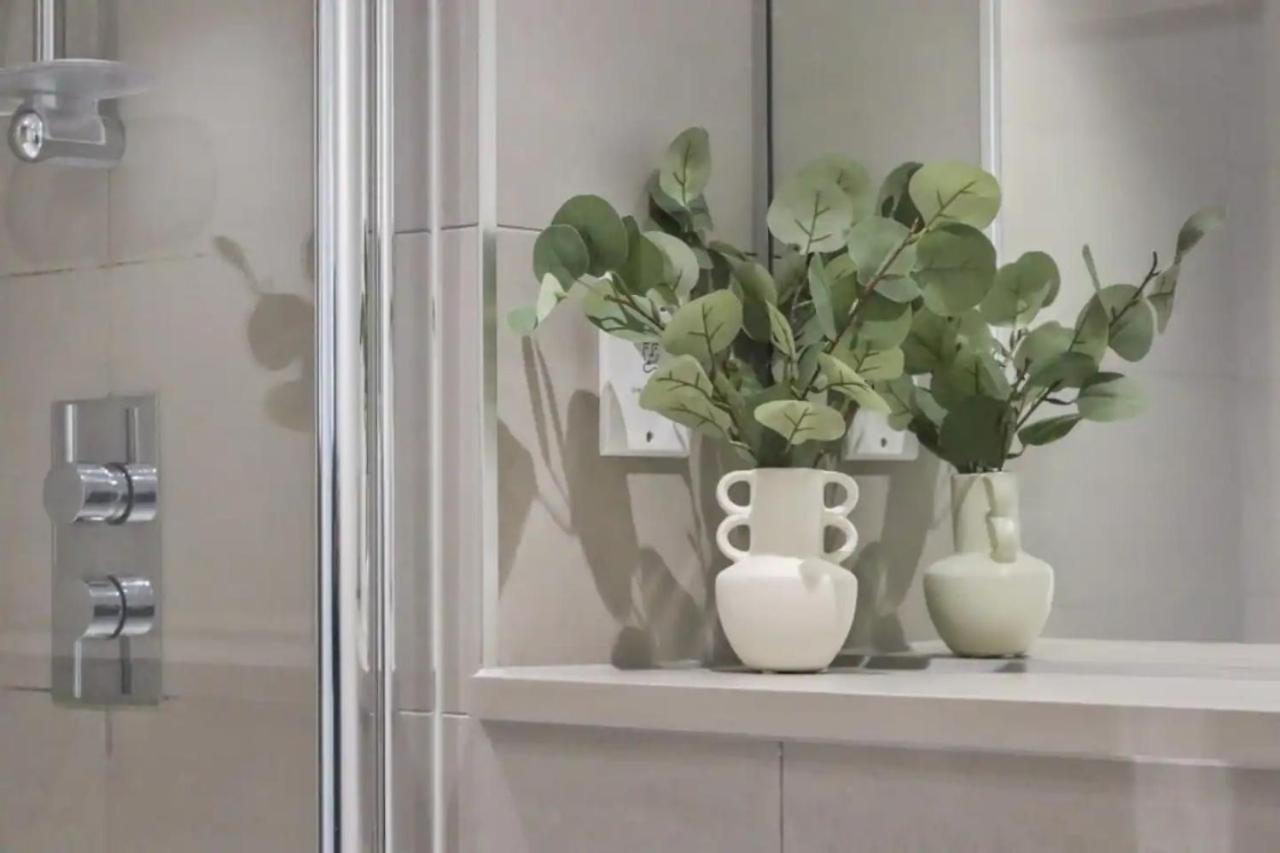 Centrally Located - Modern - 2Bed - 2Bath Apartment London Eksteriør bilde